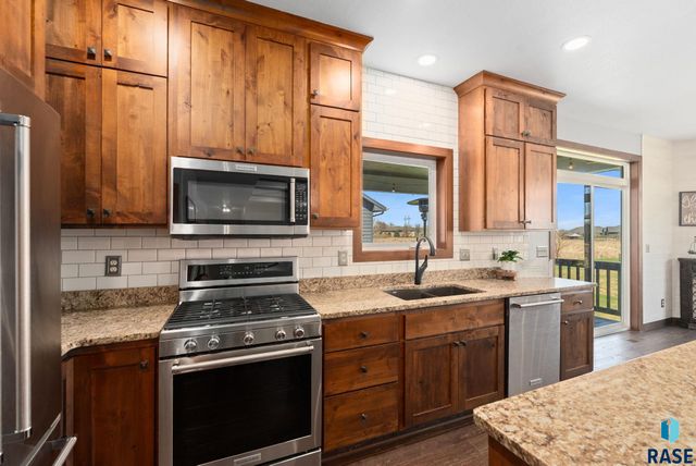 8608 S Carver Cir Circle, Sioux Falls, SD 57108