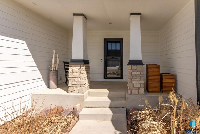 8608 S Carver Cir Circle, Sioux Falls, SD 57108