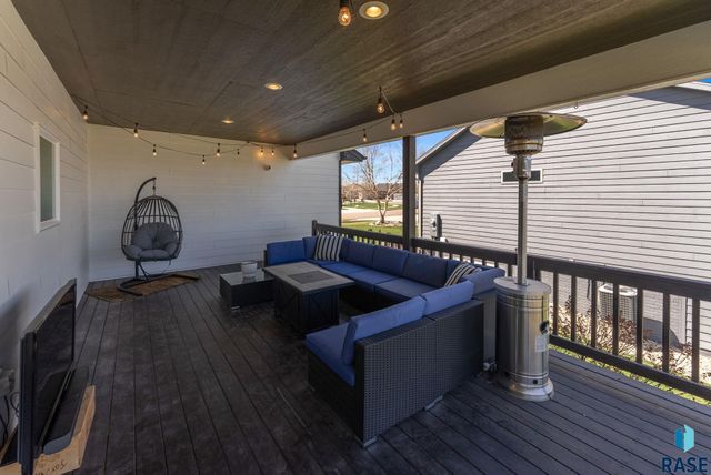 8608 S Carver Cir Circle, Sioux Falls, SD 57108