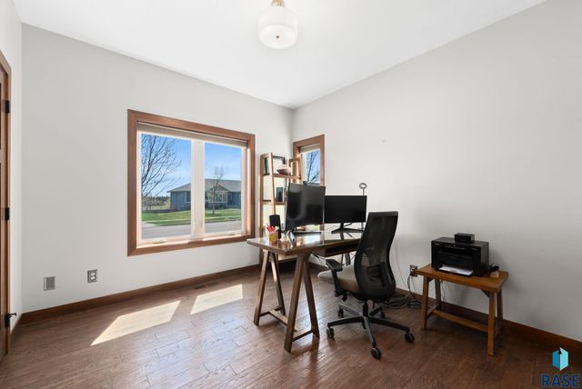 8608 S Carver Cir Circle, Sioux Falls, SD 57108