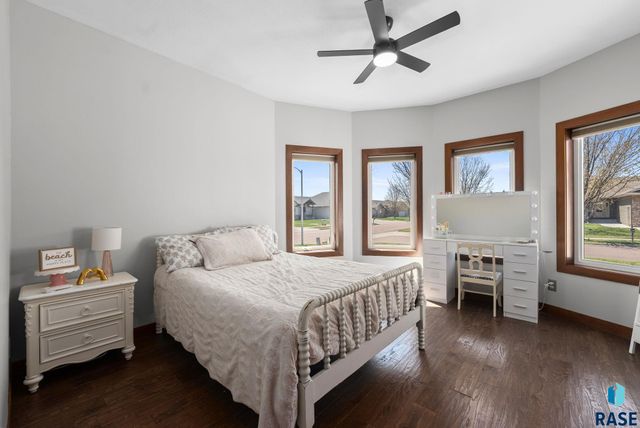8608 S Carver Cir Circle, Sioux Falls, SD 57108