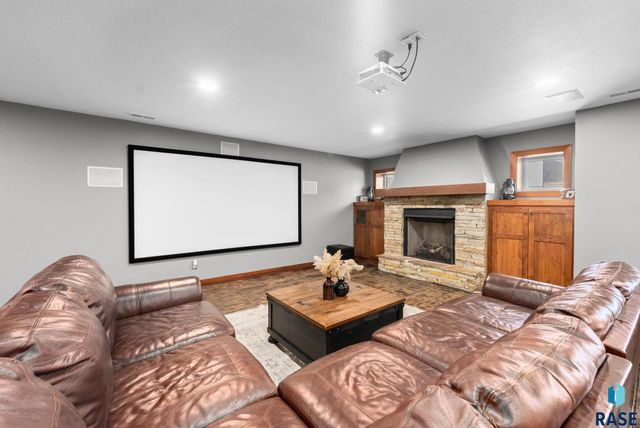 8608 S Carver Cir Circle, Sioux Falls, SD 57108