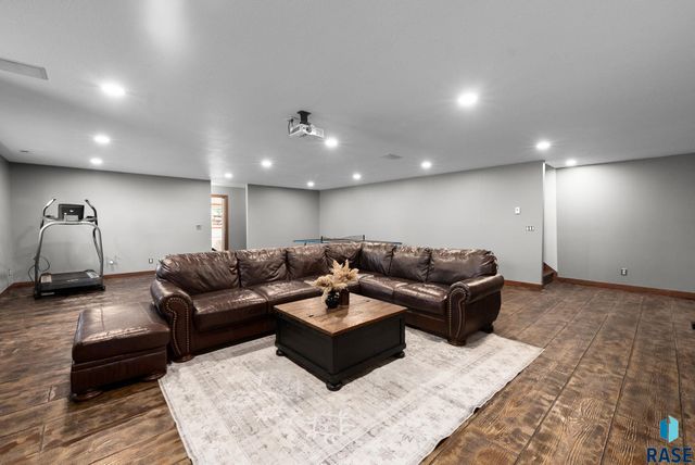 8608 S Carver Cir Circle, Sioux Falls, SD 57108