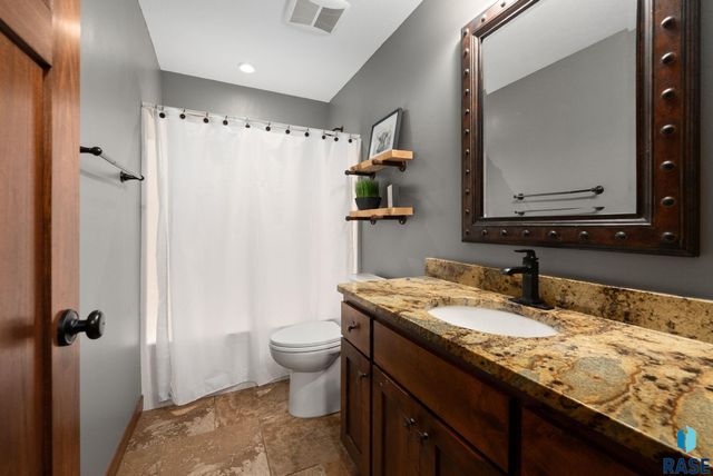 8608 S Carver Cir Circle, Sioux Falls, SD 57108