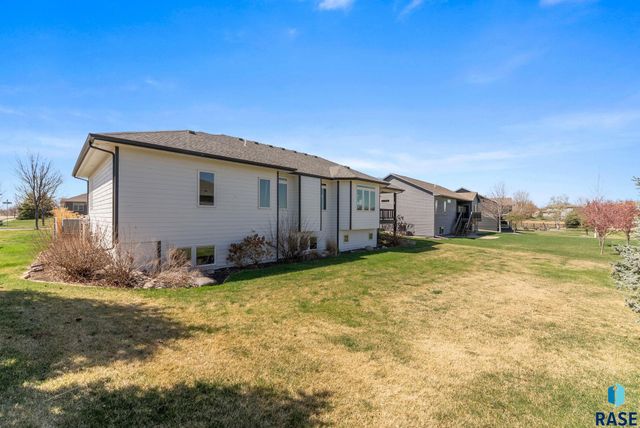 8608 S Carver Cir Circle, Sioux Falls, SD 57108
