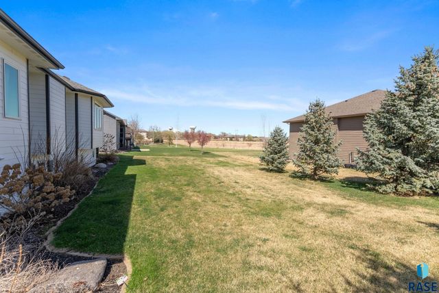 8608 S Carver Cir Circle, Sioux Falls, SD 57108