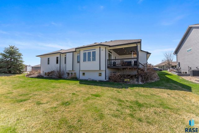 8608 S Carver Cir Circle, Sioux Falls, SD 57108
