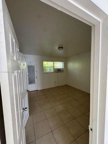 16001 NE 18th Pl 3, North Miami Beach, FL 33162