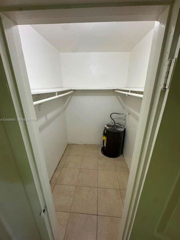 16001 NE 18th Pl 3, North Miami Beach, FL 33162