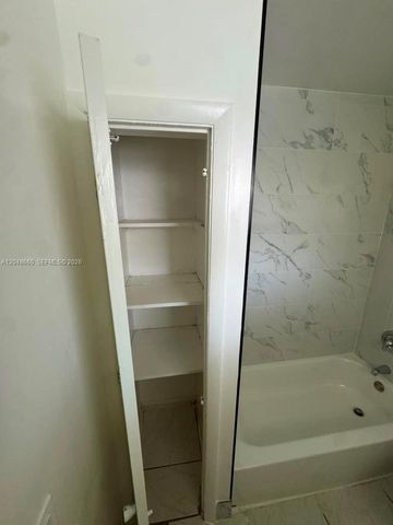 16001 NE 18th Pl 3, North Miami Beach, FL 33162