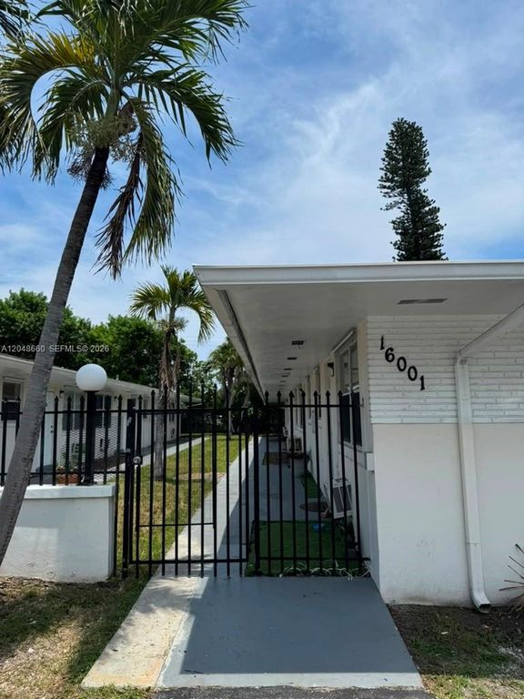 16001 NE 18th Pl 3, North Miami Beach, FL 33162