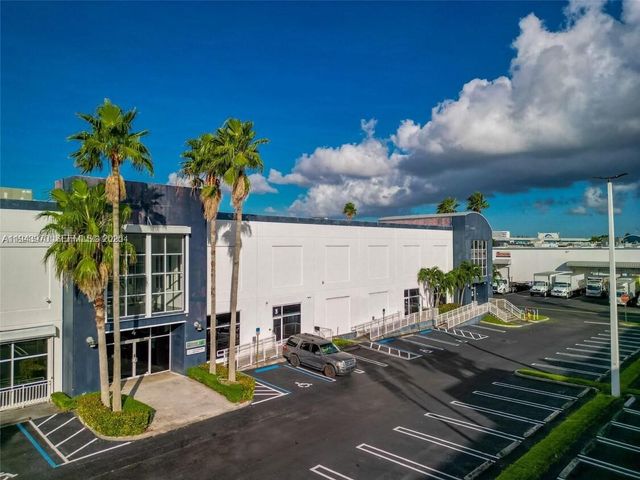 7620 NW 25th Street 4, Miami, FL 33122