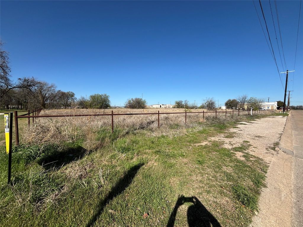 302 N Park Street, Granbury, TX 76048