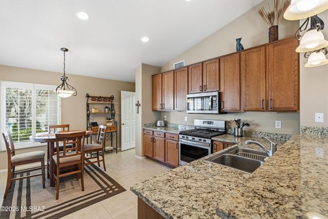 2776 E Glen Canyon Road, Green Valley, AZ 85614