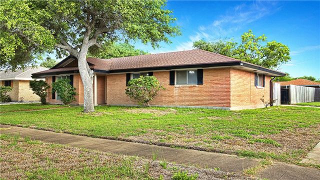 225 Blanco Dr, Portland, TX 78374