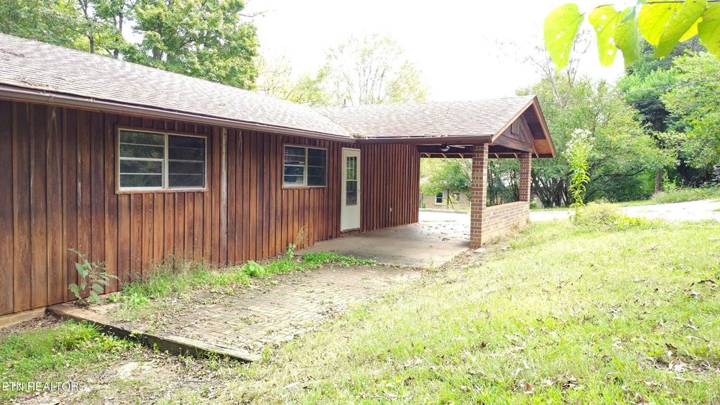 414 Guille St, Athens, TN 37303