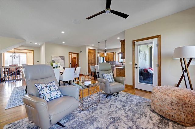 9924 Skyview Lane, Lenexa, KS 66220