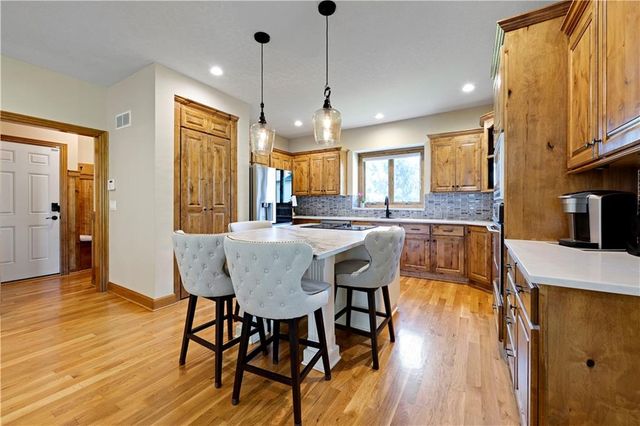 9924 Skyview Lane, Lenexa, KS 66220