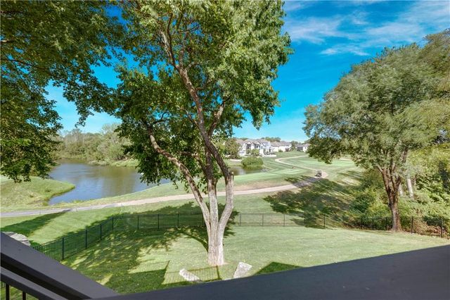9924 Skyview Lane, Lenexa, KS 66220