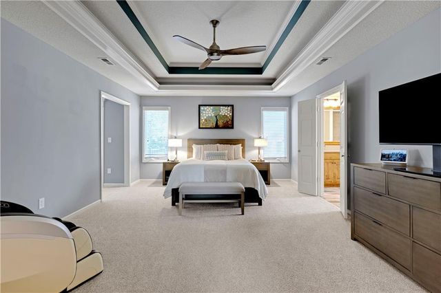 9924 Skyview Lane, Lenexa, KS 66220