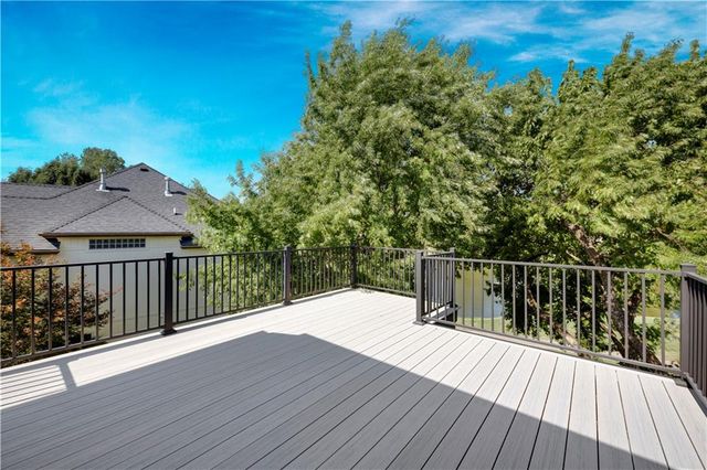 9924 Skyview Lane, Lenexa, KS 66220