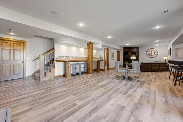 9924 Skyview Lane, Lenexa, KS 66220