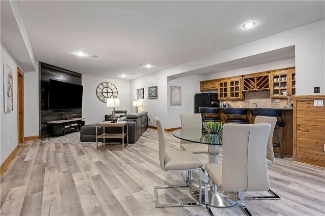 9924 Skyview Lane, Lenexa, KS 66220