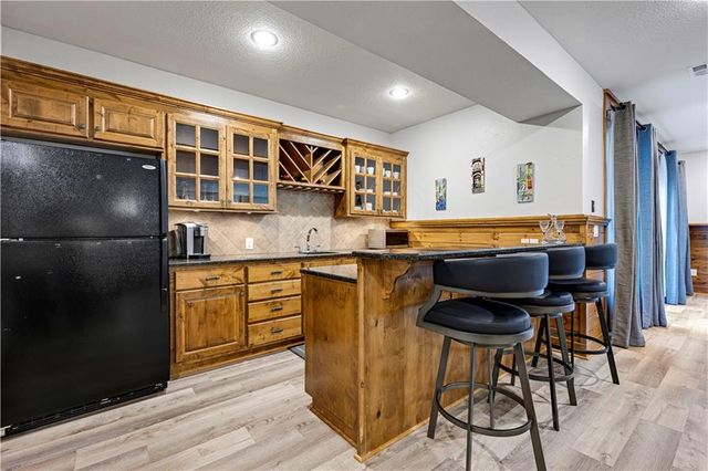 9924 Skyview Lane, Lenexa, KS 66220