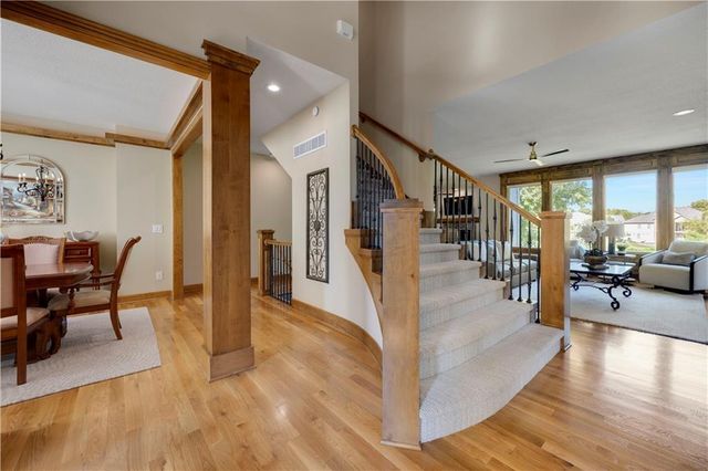 9924 Skyview Lane, Lenexa, KS 66220