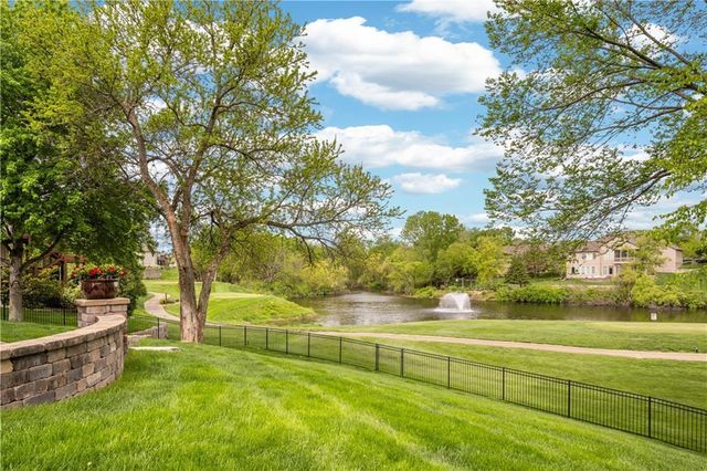 9924 Skyview Lane, Lenexa, KS 66220