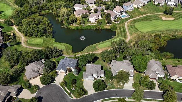 9924 Skyview Lane, Lenexa, KS 66220