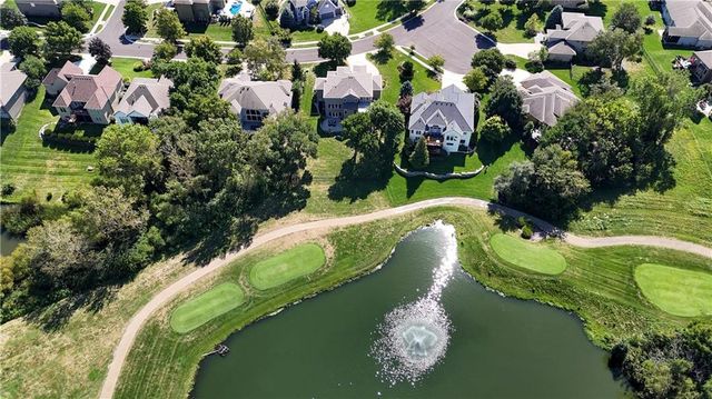 9924 Skyview Lane, Lenexa, KS 66220