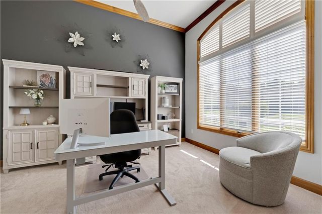 9924 Skyview Lane, Lenexa, KS 66220