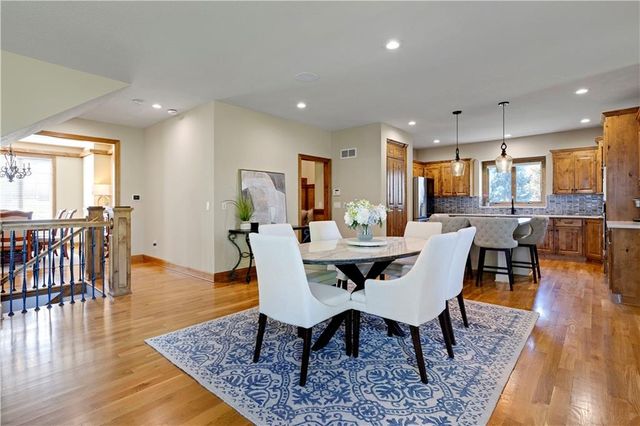9924 Skyview Lane, Lenexa, KS 66220