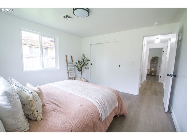 1490 TAFT St, Eugene, OR 97402