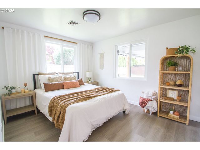 1490 TAFT St, Eugene, OR 97402