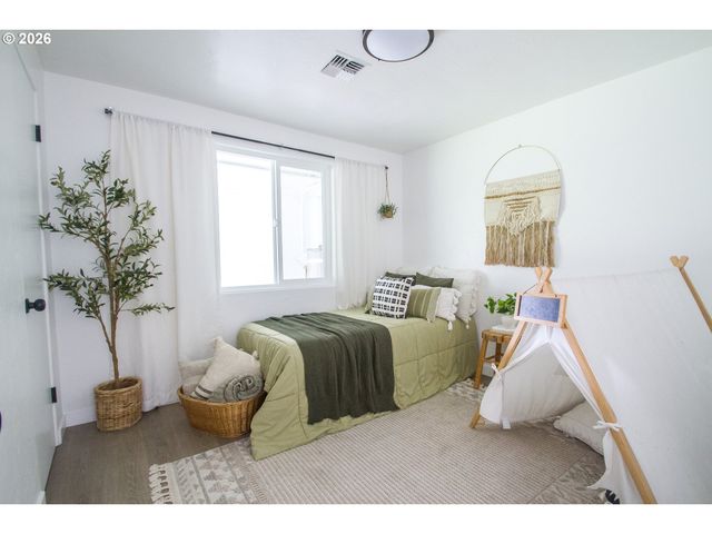 1490 TAFT St, Eugene, OR 97402