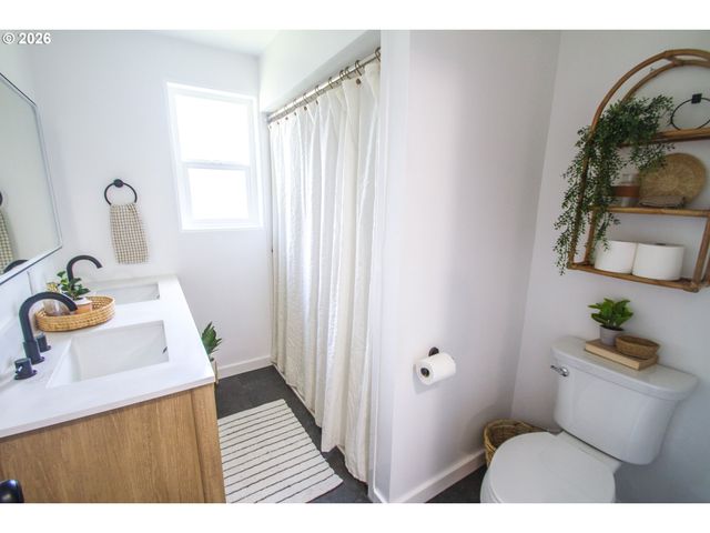 1490 TAFT St, Eugene, OR 97402