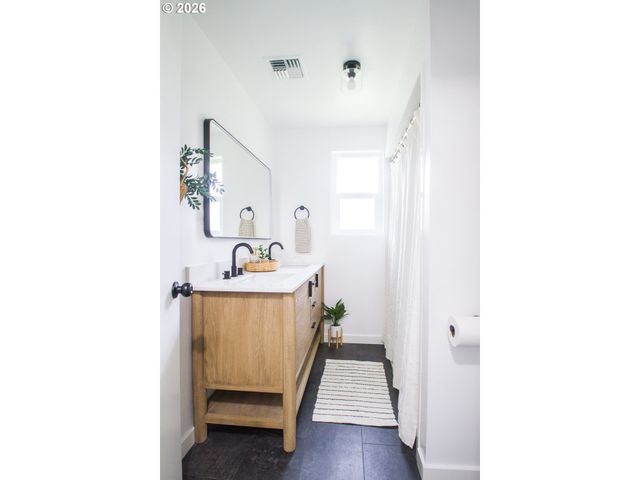 1490 TAFT St, Eugene, OR 97402