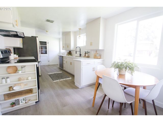 1490 TAFT St, Eugene, OR 97402