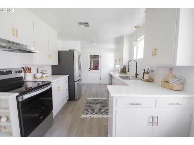 1490 TAFT St, Eugene, OR 97402