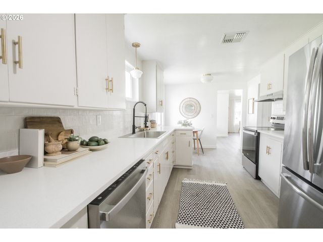 1490 TAFT St, Eugene, OR 97402