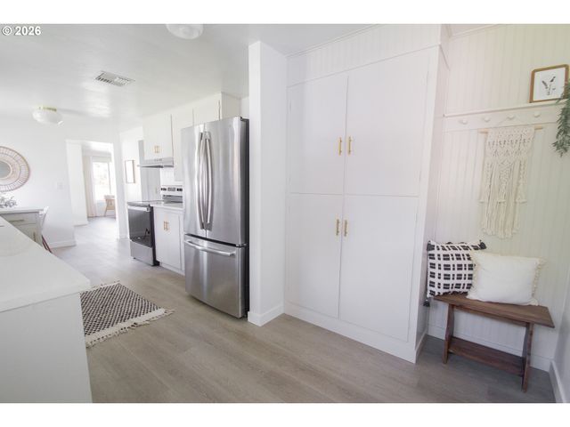 1490 TAFT St, Eugene, OR 97402