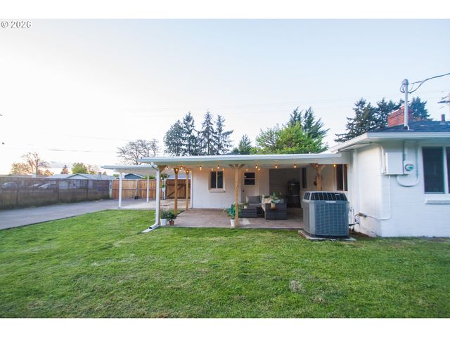 1490 TAFT St, Eugene, OR 97402