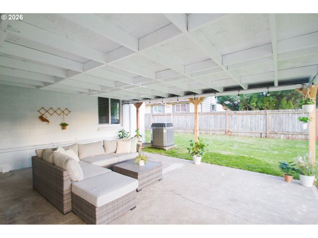 1490 TAFT St, Eugene, OR 97402