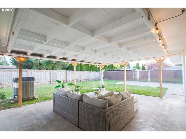 1490 TAFT St, Eugene, OR 97402