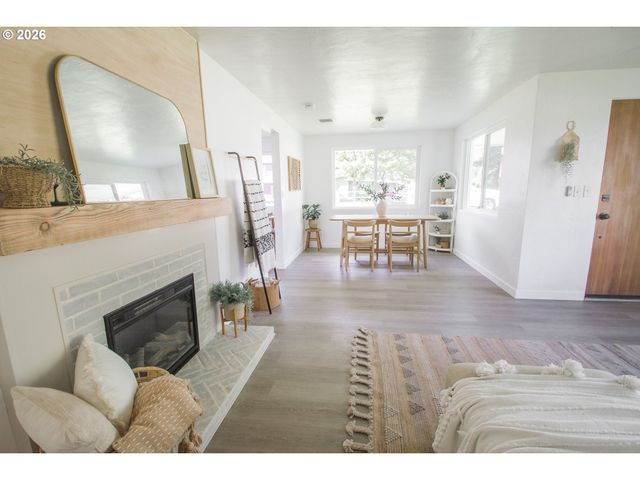 1490 TAFT St, Eugene, OR 97402