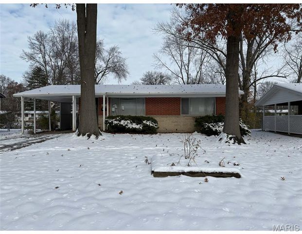 1663 Maldon Lane, St Louis, MO 63136