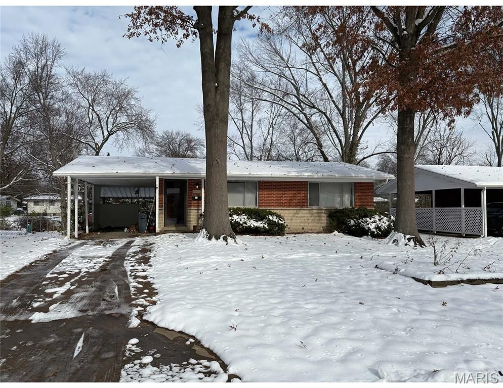 1663 Maldon Lane, St Louis, MO 63136