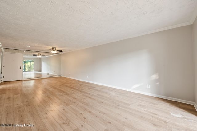 1600 Gardiner Ln Apt 214, Louisville, KY 40205